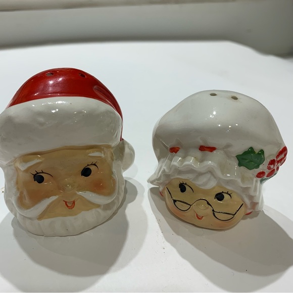 Vintage 1980’s Mr & Mrs. Claus salt & Pepper shakers . Great condition - Picture 5 of 8